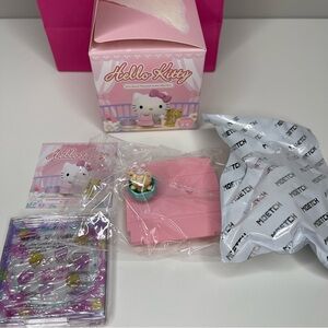 NEW (Opened Box) Hello Kitty Sweetheart Playmate Series Mini Box (Egg Surprise)